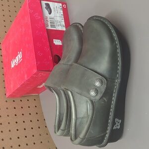 Alegria Deliah in Oiled Ash